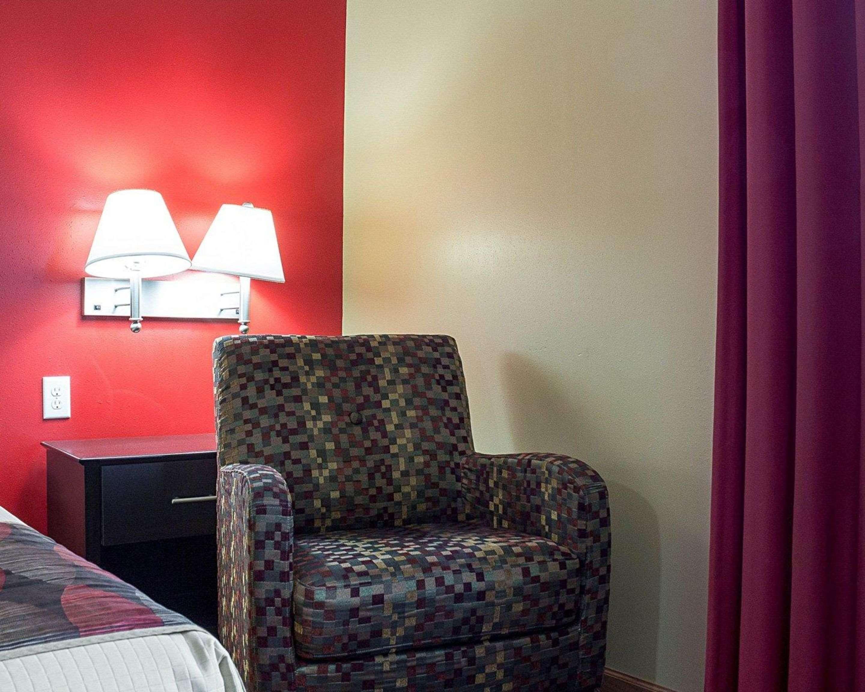 Econo Lodge Jamestown Exterior photo
